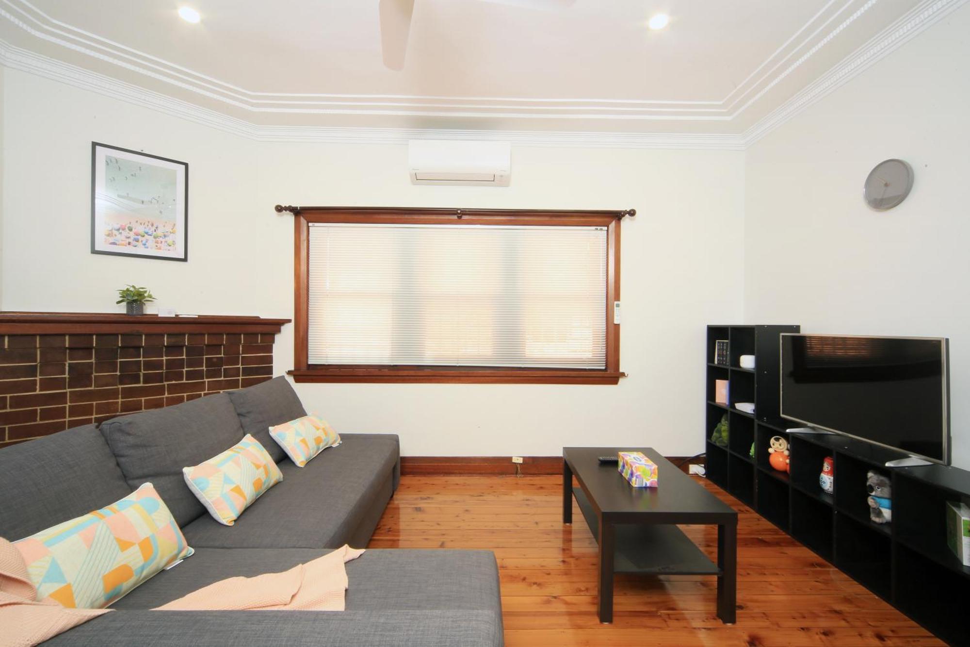 Sydney, Bexley North 3bedrooms, Free Parking, Close To Train Station And Cbd Holiday home