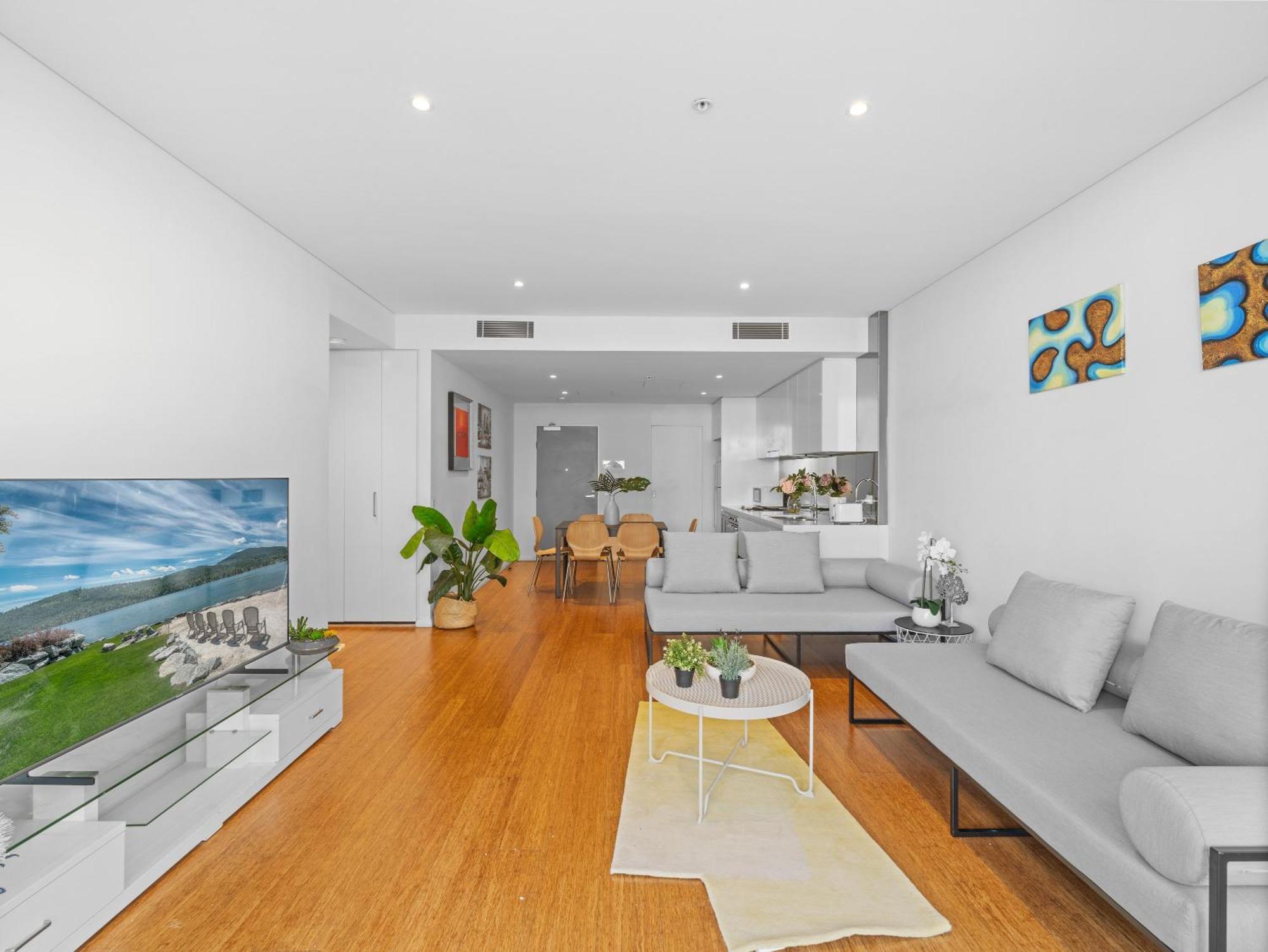 Luxury Oasis In Chinatown