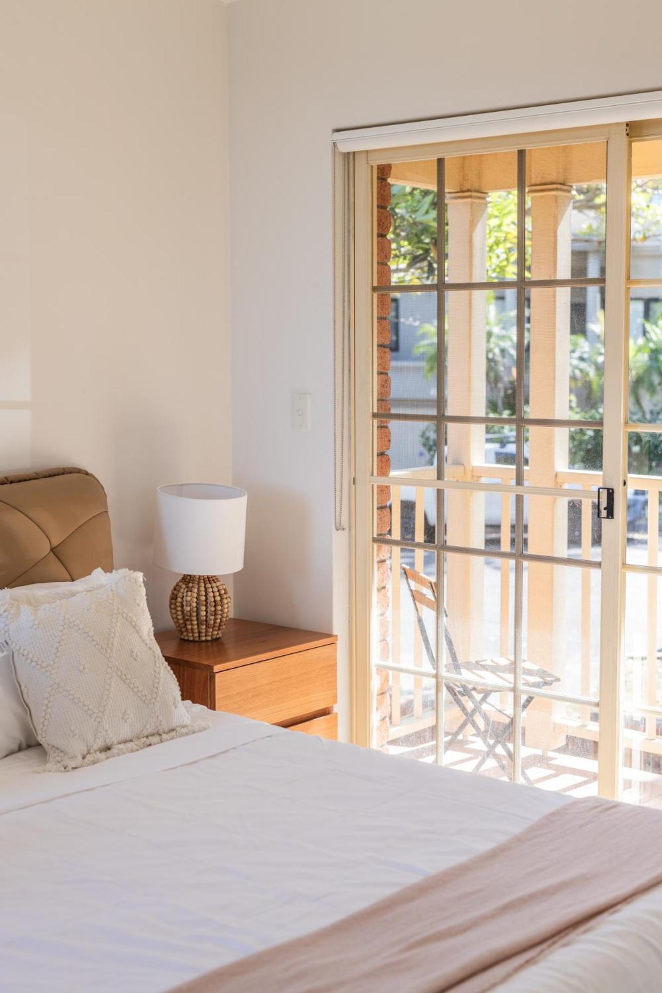 Ferienhaus Stunning Waterfront Townhouse With Shared Swimpool, Harbour View And Free P Sydney