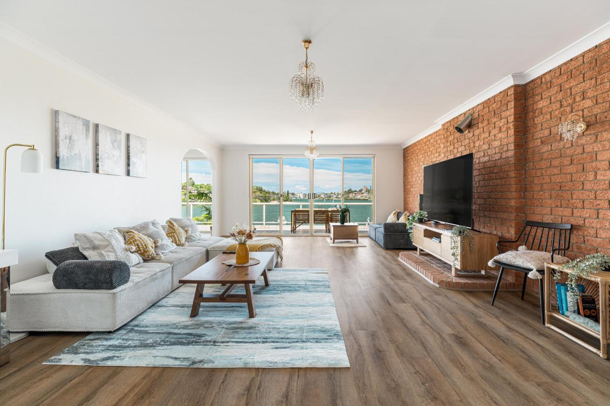 Stunning Waterfront Townhouse With Shared Swimpool, Harbour View And Free P Ferienhaus *