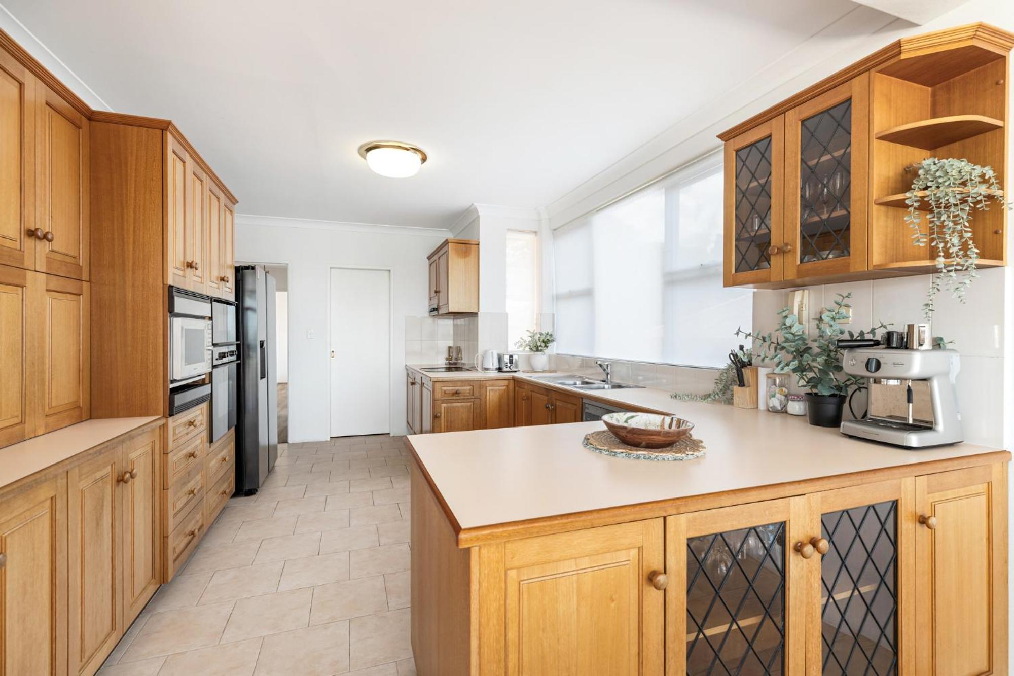 Stunning Waterfront Townhouse With Shared Swimpool, Harbour View And Free P Sydney