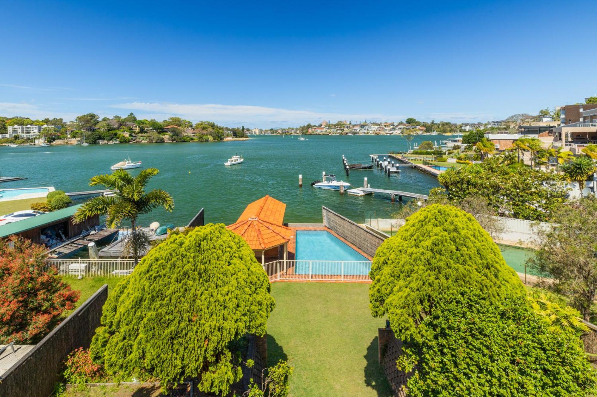 Stunning Waterfront Townhouse With Shared Swimpool, Harbour View And Free P * Sydney