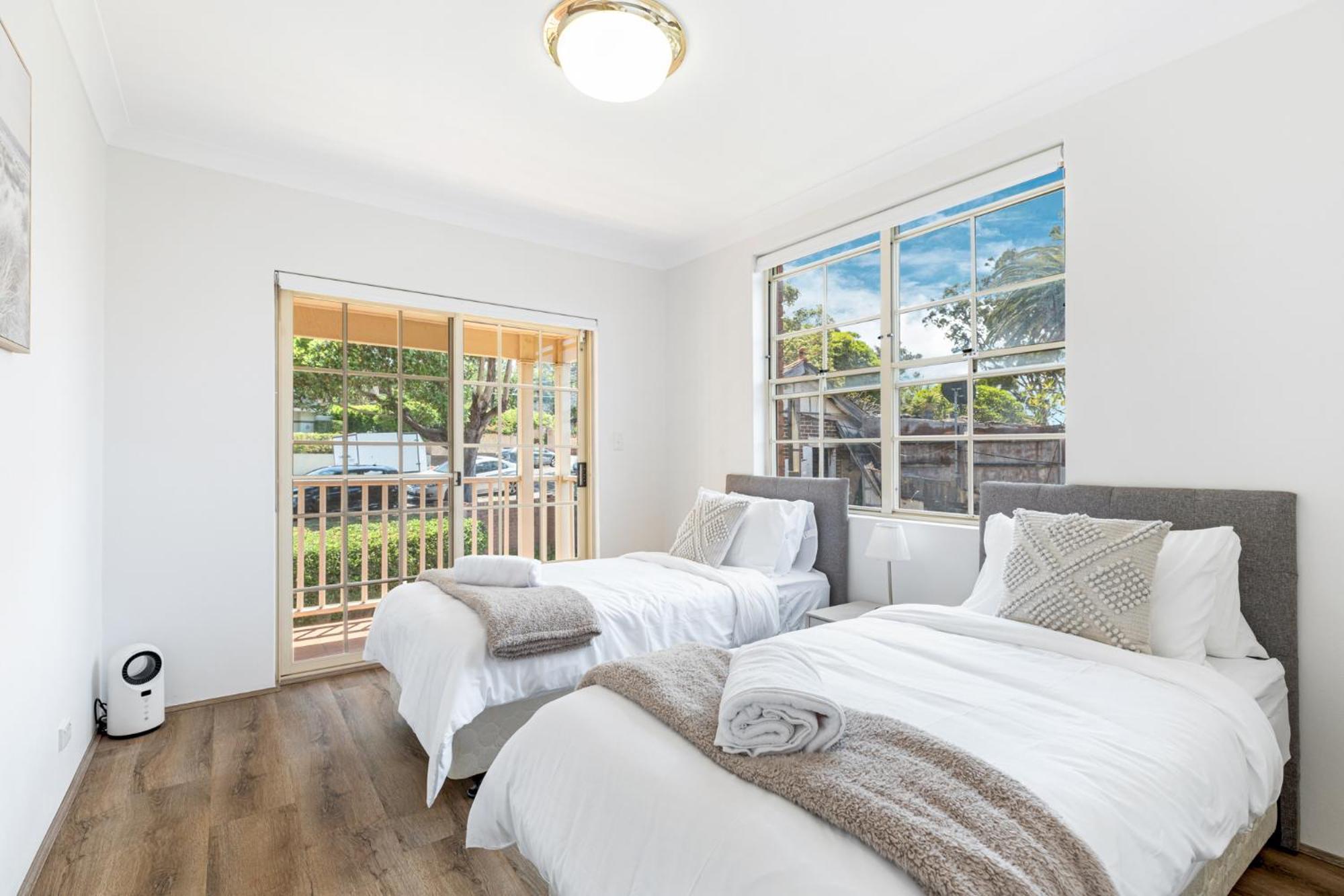 Stunning Waterfront Townhouse With Shared Swimpool, Harbour View And Free P