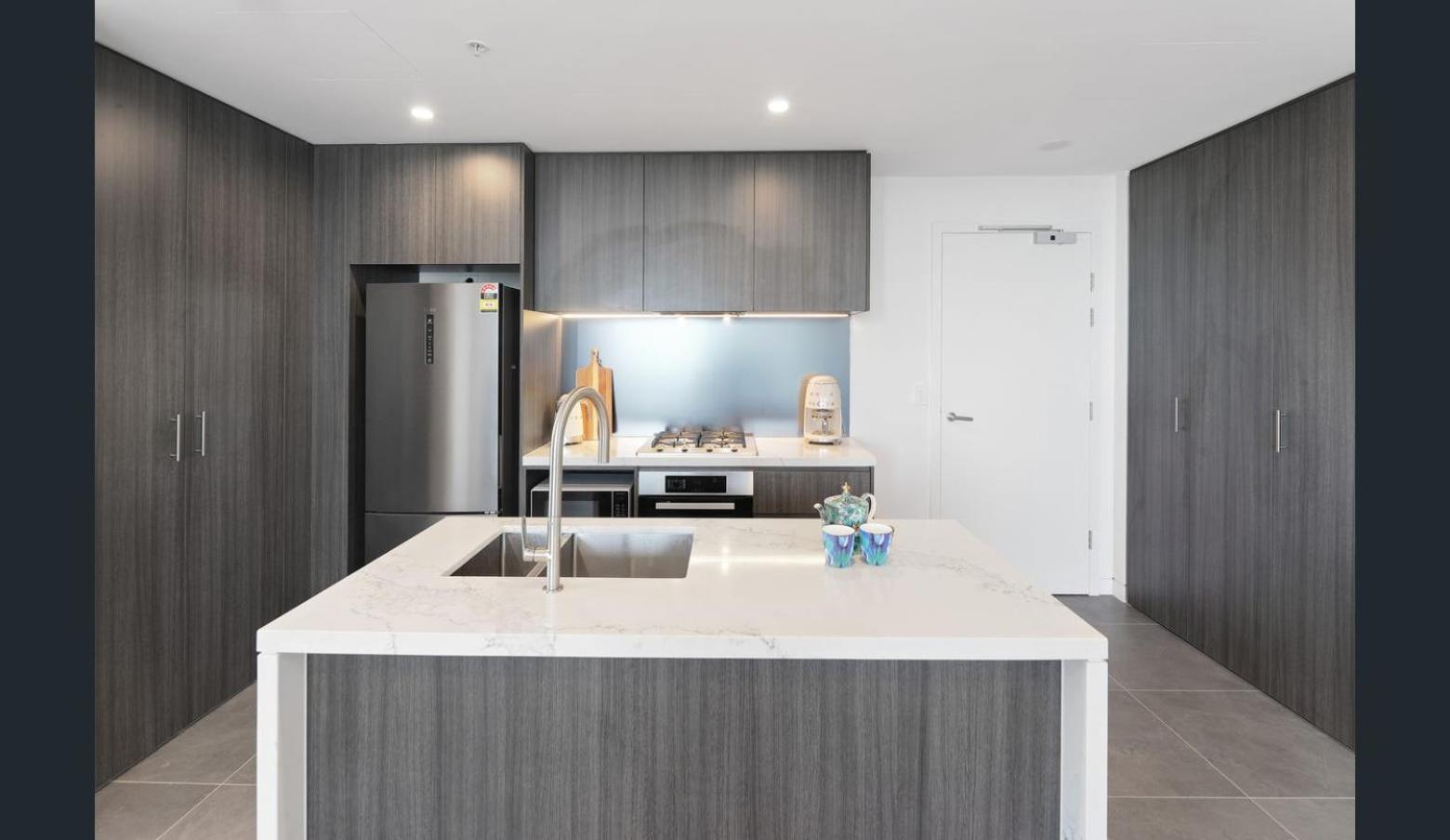 High-level 3br Retreat With Gym And Skyline Views Apartamento Sidney
