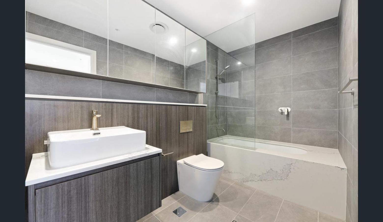 High-level 3br Retreat With Gym And Skyline Views Sidney