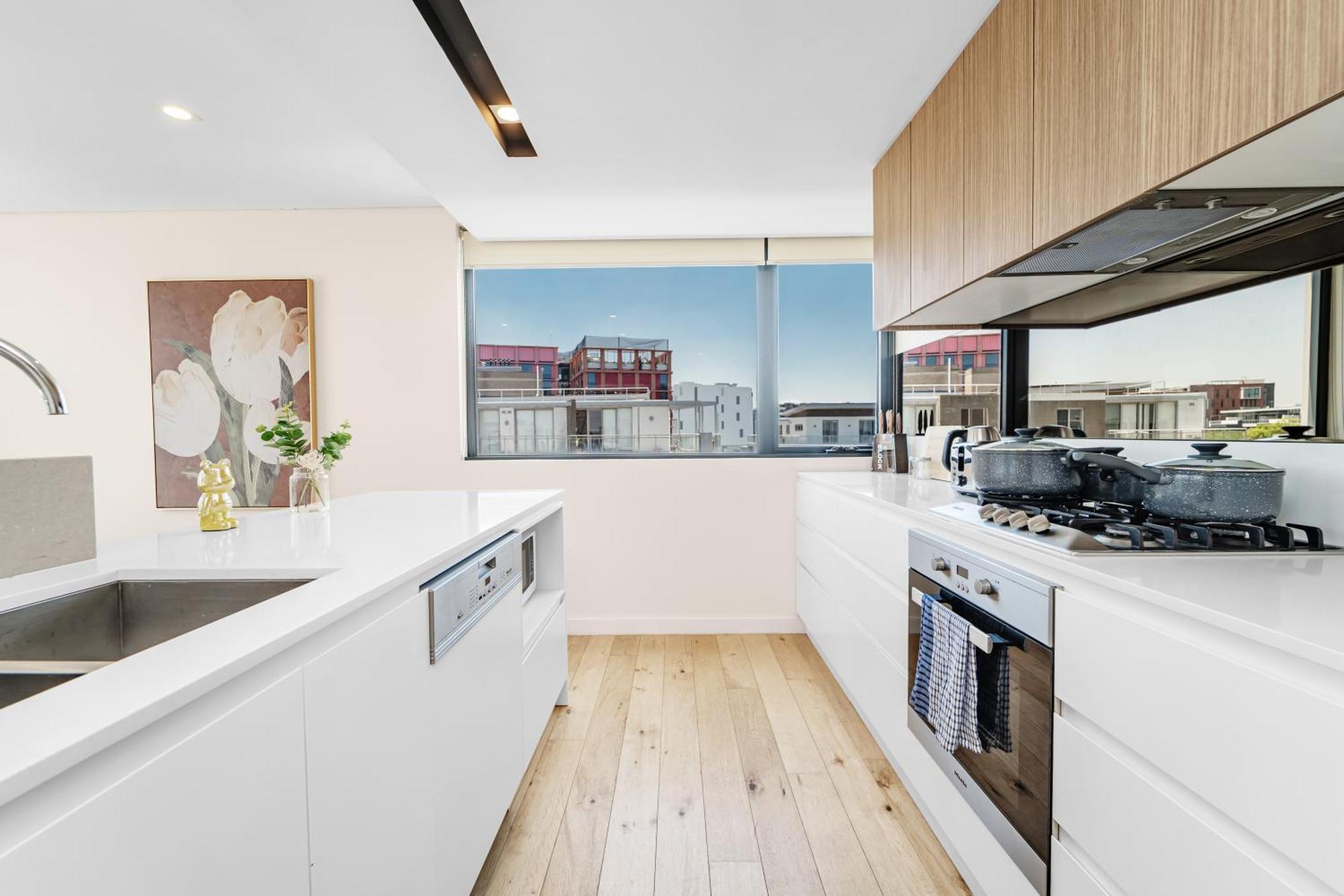Mascot Spacious Loft Near Train * Sydney