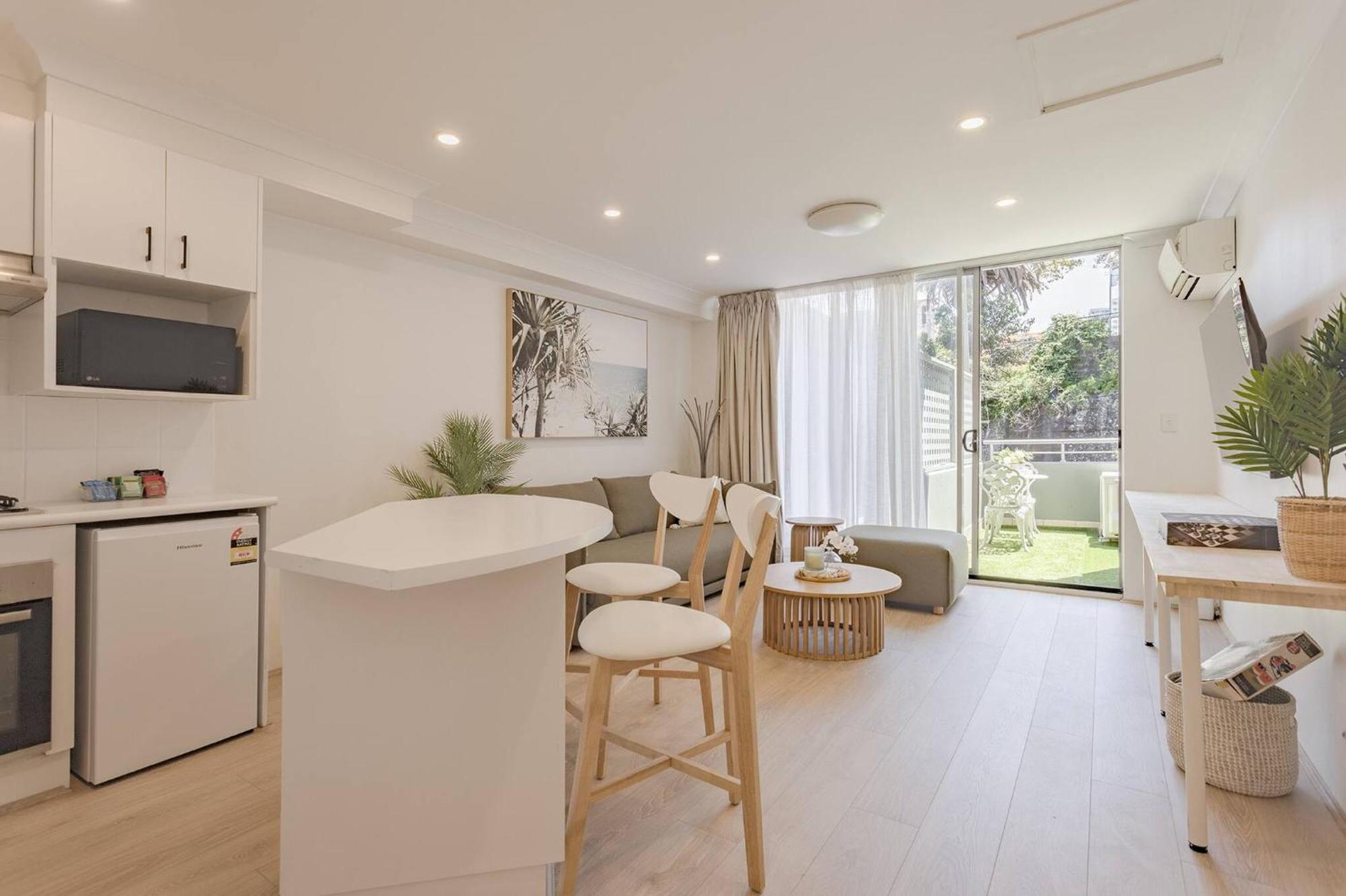 Apartment Luxurious Manly Retreat With Beachside Bliss