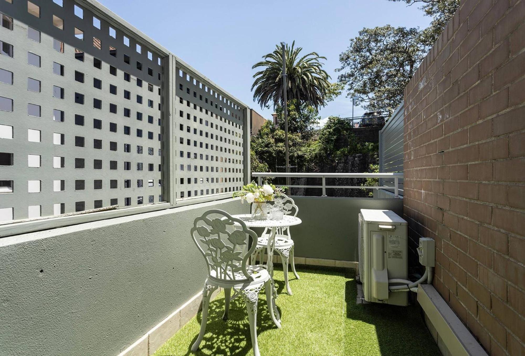 Luxurious Manly Retreat With Beachside Bliss *