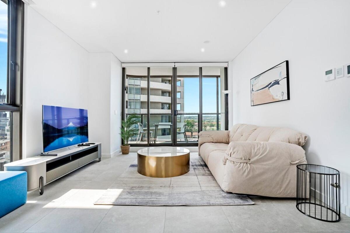 Apartment Stylish 2br With Pool & Views Near Parramatta Sydney