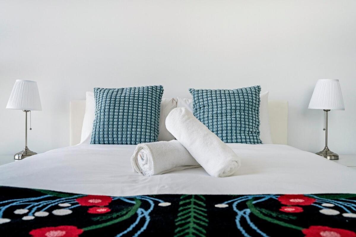 Apartment Stylish 2br With Pool & Views Near Parramatta *