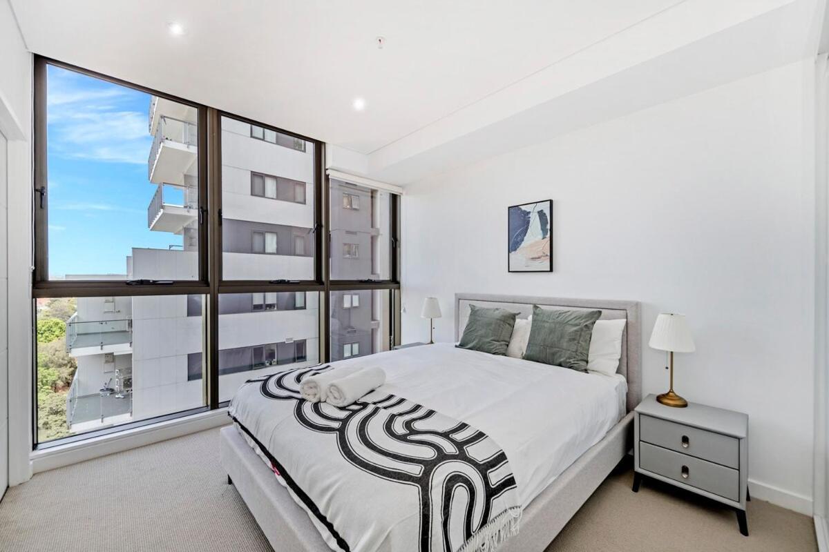 Stylish 2br With Pool & Views Near Parramatta * Sydney