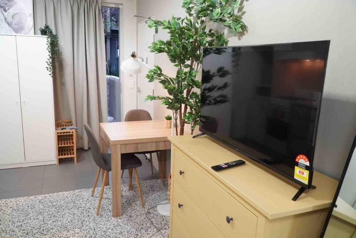 Apartment Simple And Tidy Small Surry Hills