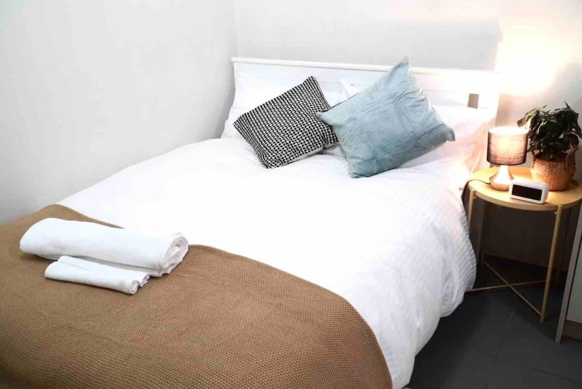 Simple And Tidy Small Surry Hills * Sydney