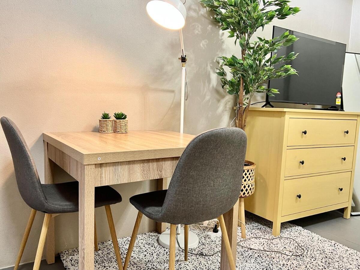 Simple And Tidy Small Surry Hills Apartment Sydney