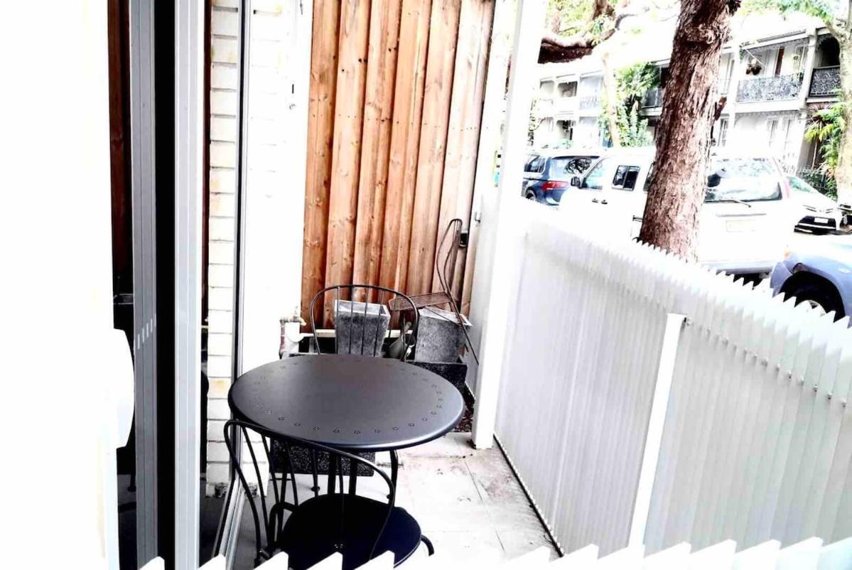 Apartment Simple And Tidy Small Surry Hills Sydney