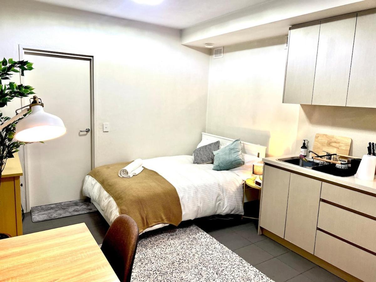 Simple And Tidy Small Surry Hills Apartment Sydney