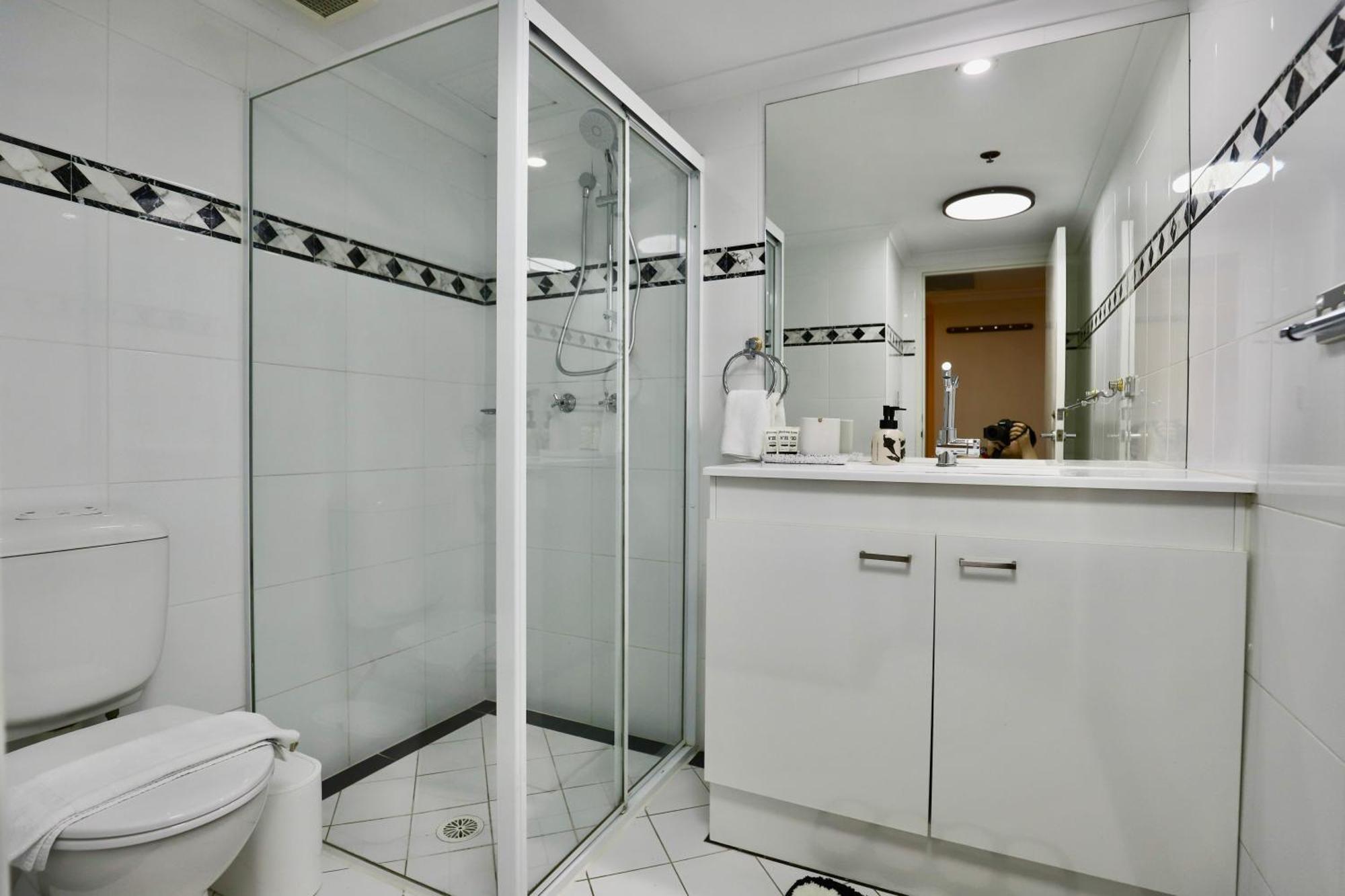 Vintage Charm 3br Abode - Views, Parking, Gym, Pool * Sydney