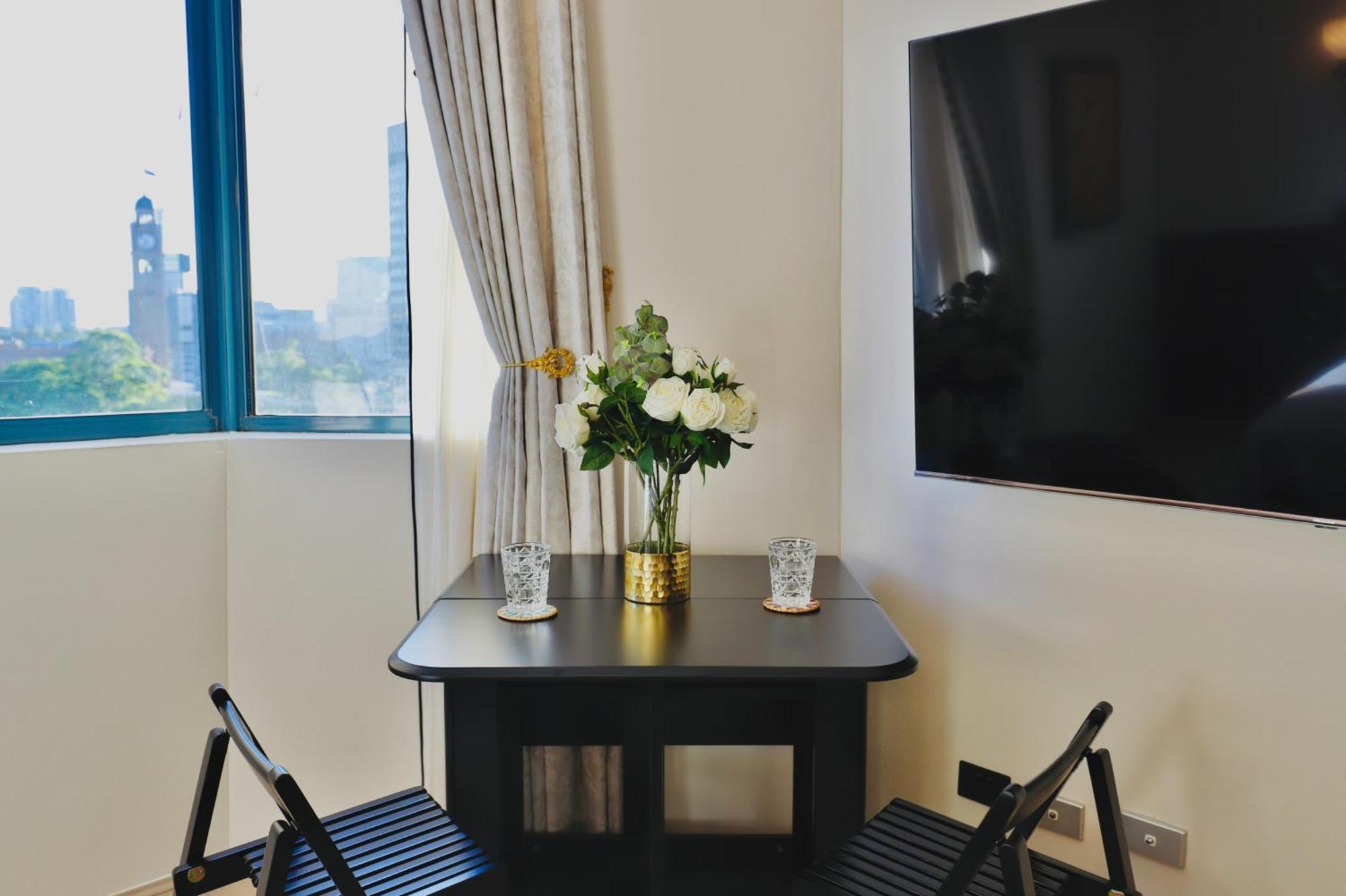 Vintage Charm 3br Abode - Views, Parking, Gym, Pool * Sydney