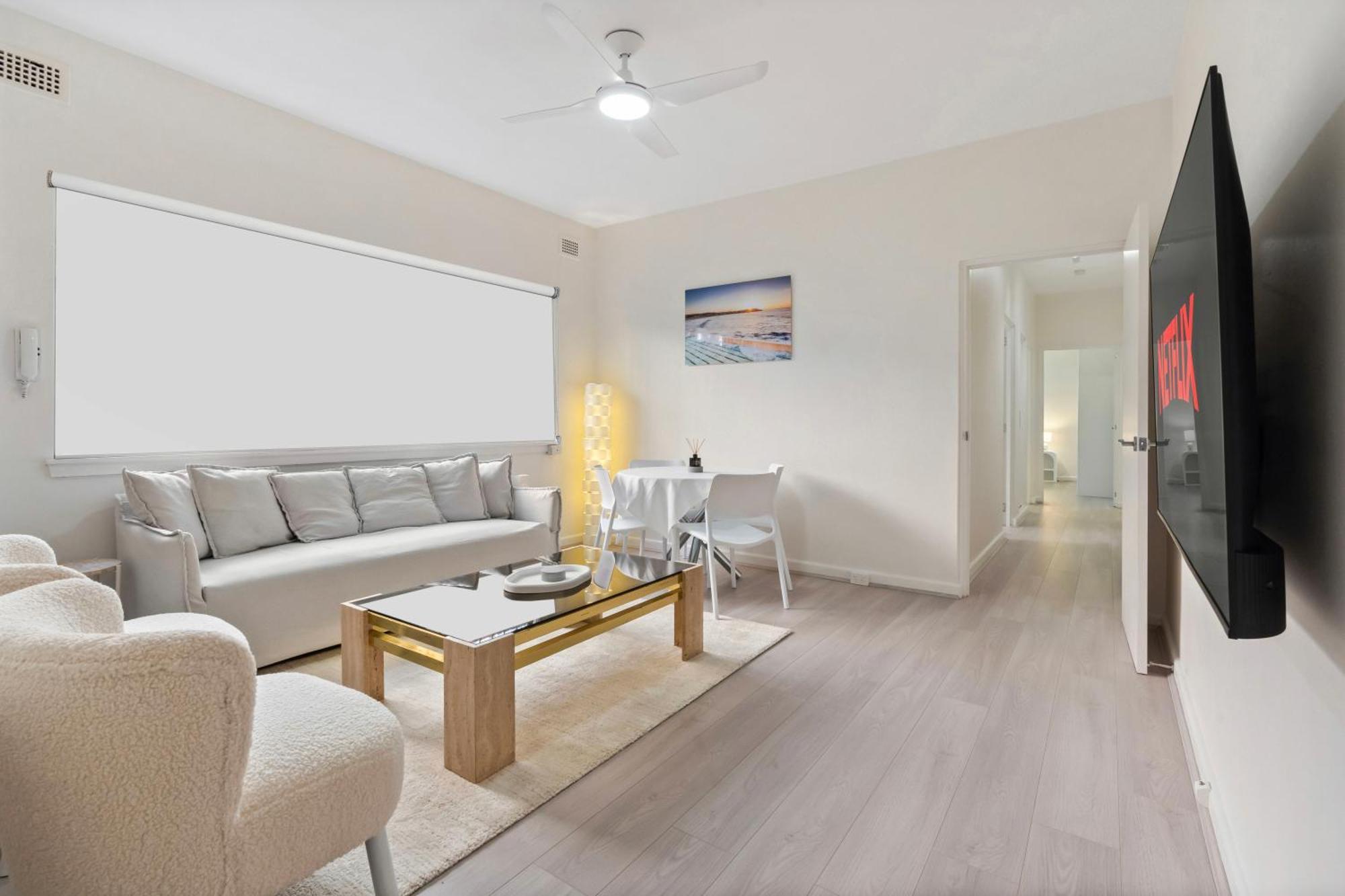Modern 2-bed With Parking Near Bondi *