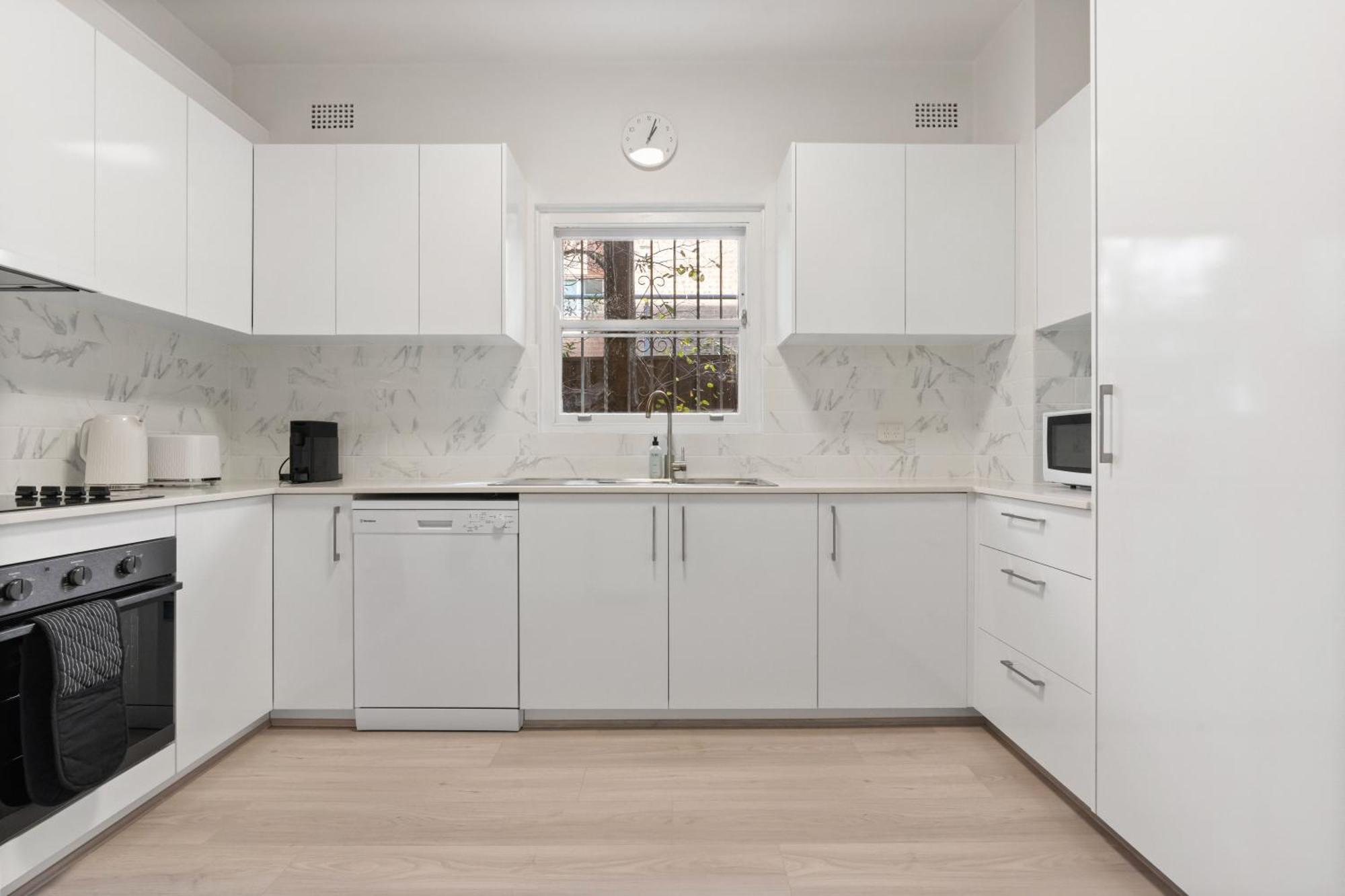 Modern 2-bed With Parking Near Bondi Apartment *