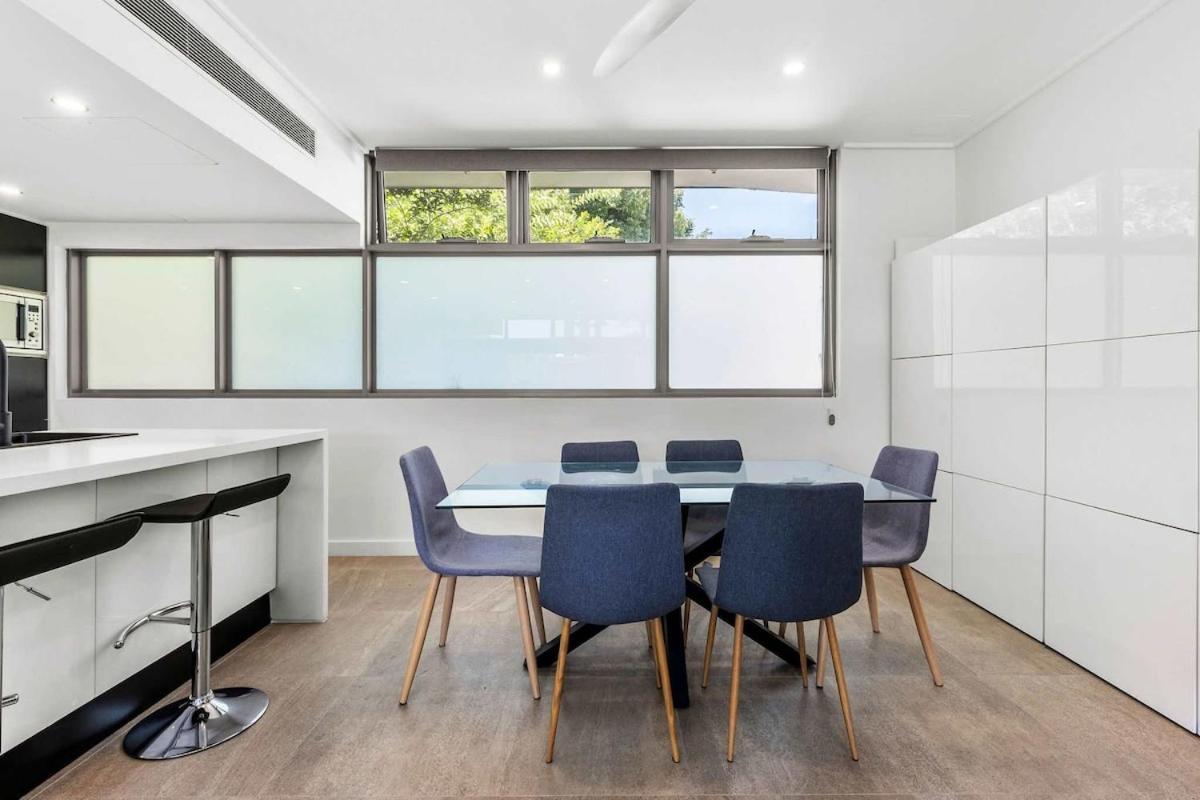 Beautiful House In Glebe With Two-car Garage Apartment *