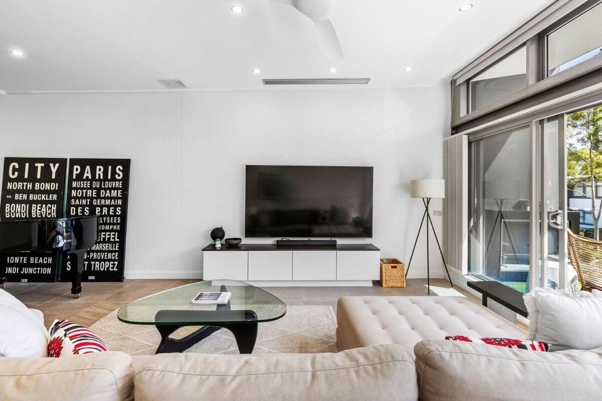 Beautiful House In Glebe With Two-car Garage Apartment