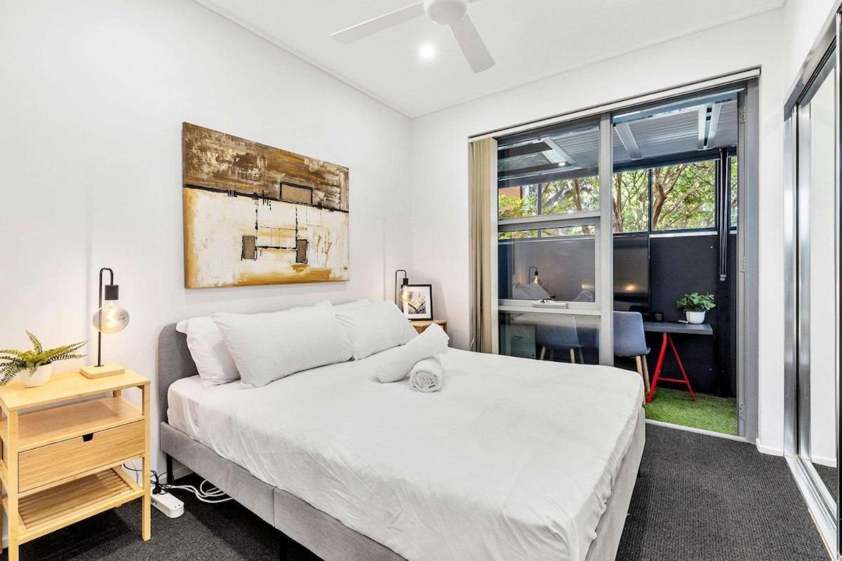 Beautiful House In Glebe With Two-car Garage