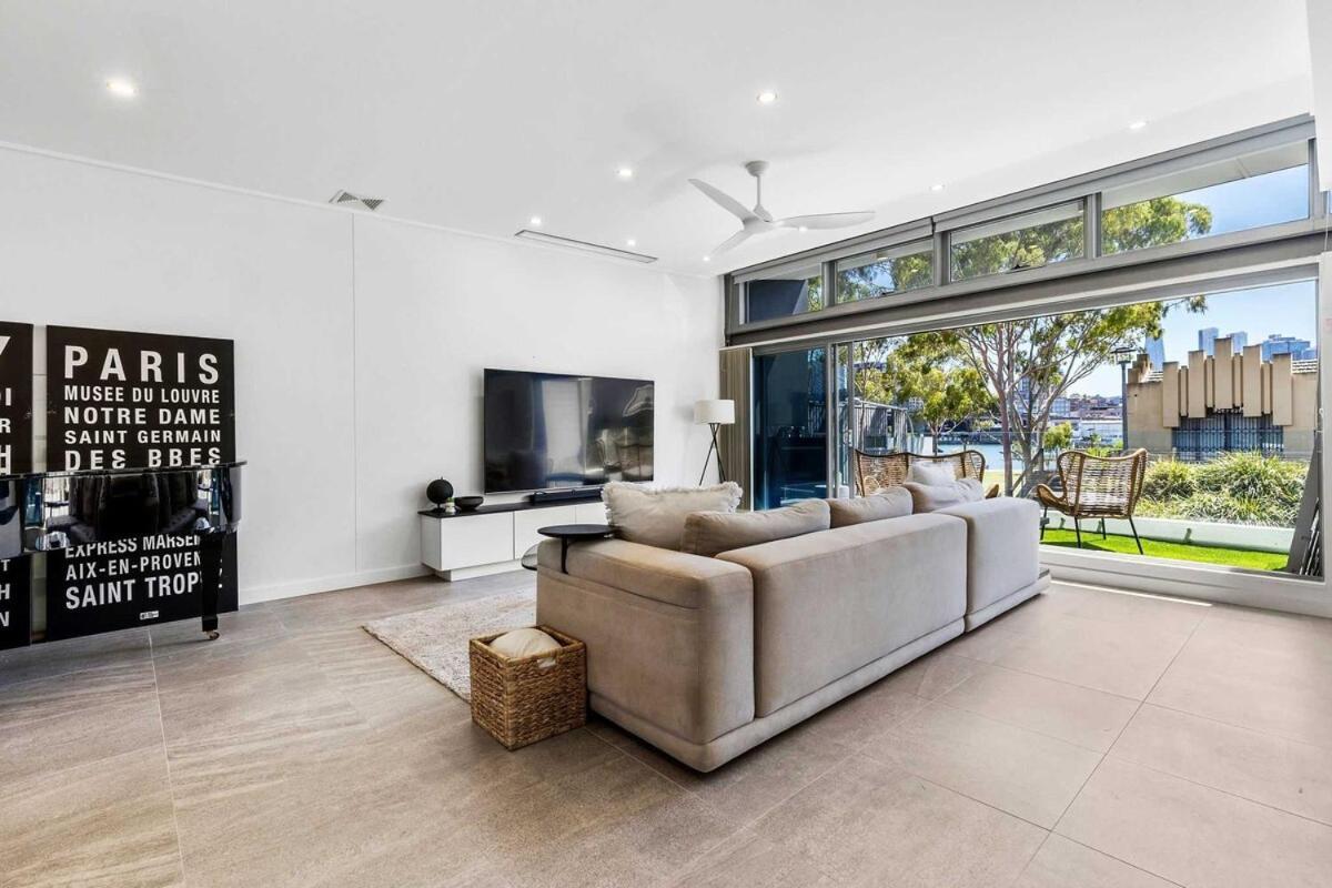 Beautiful House In Glebe With Two-car Garage Apartment *