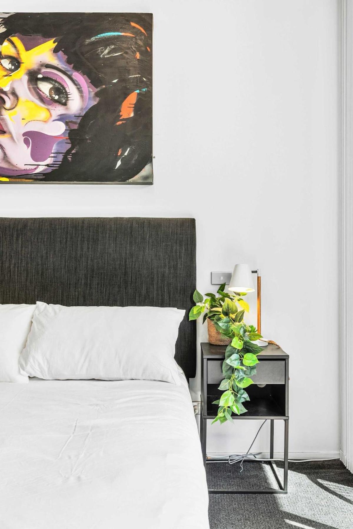 Beautiful House In Glebe With Two-car Garage Apartment