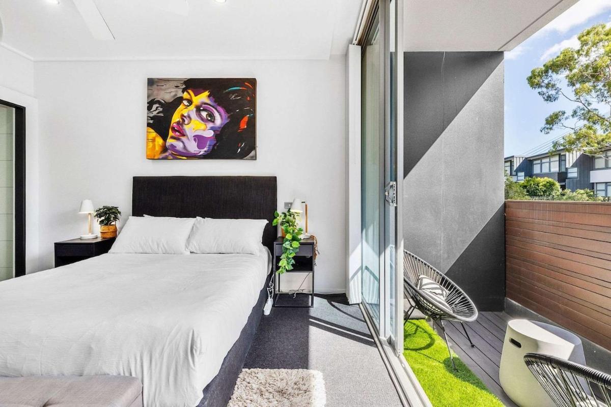 Beautiful House In Glebe With Two-car Garage
