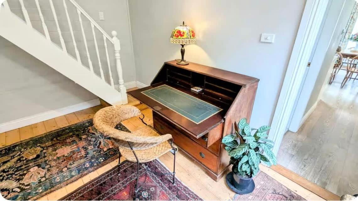 Charm & History 3bdr Close To Harbour Views Sydney