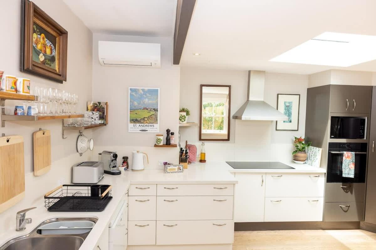 Charm & History 3bdr Close To Harbour Views Holiday home Sydney