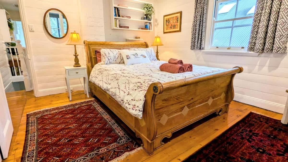 Charm & History 3bdr Close To Harbour Views