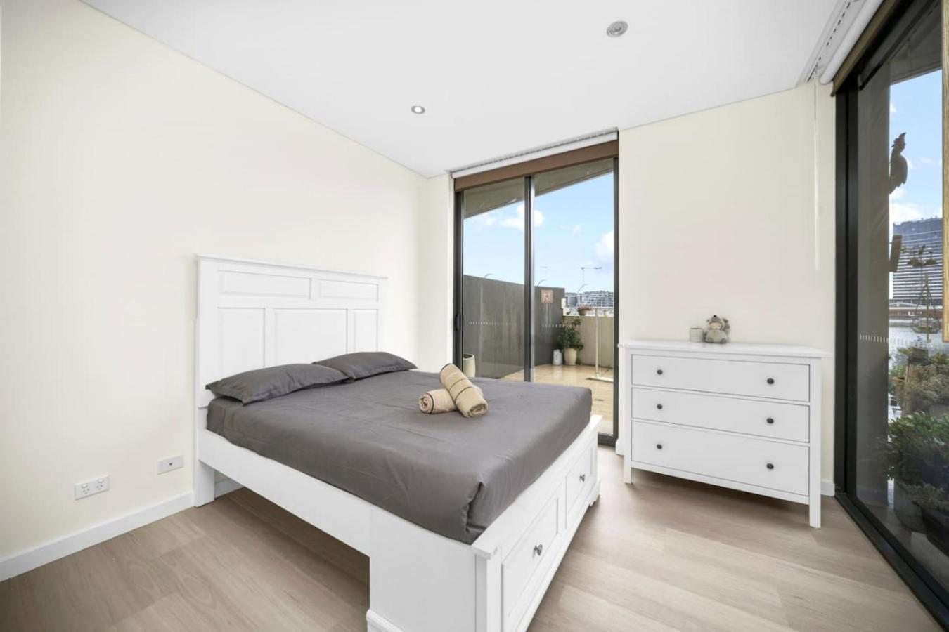 Apartment Superb Water View In Rhodes Sydney