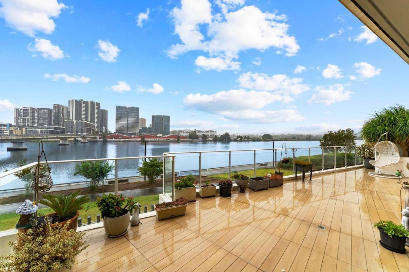 Superb Water View In Rhodes Sydney
