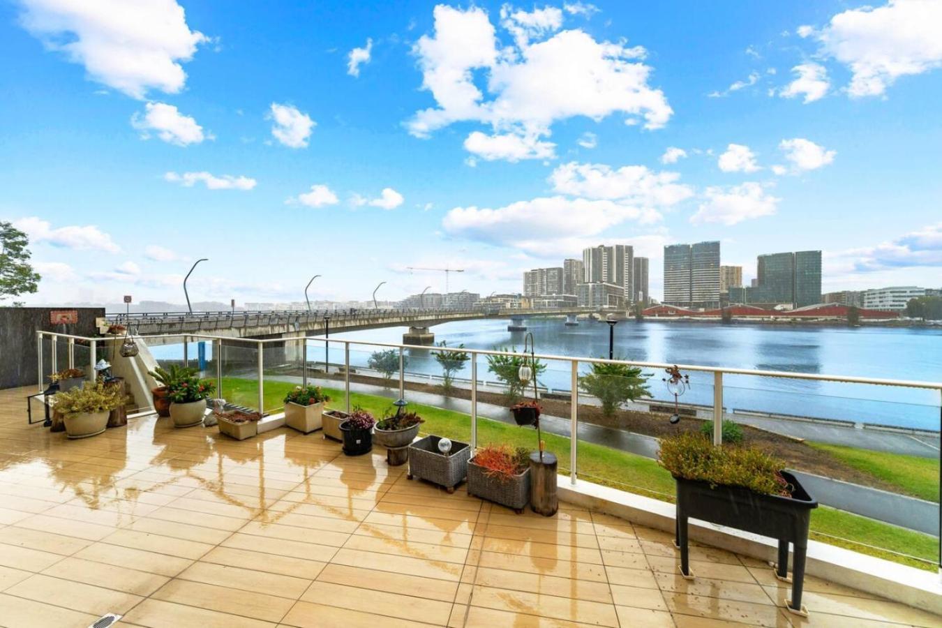 Superb Water View In Rhodes Apartment