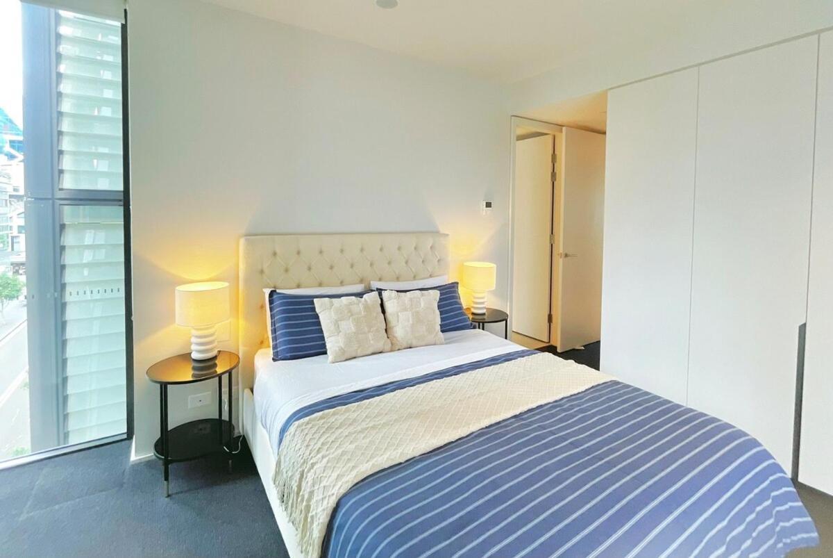 Rare Luxury Waterfront Living Apartment Sydney