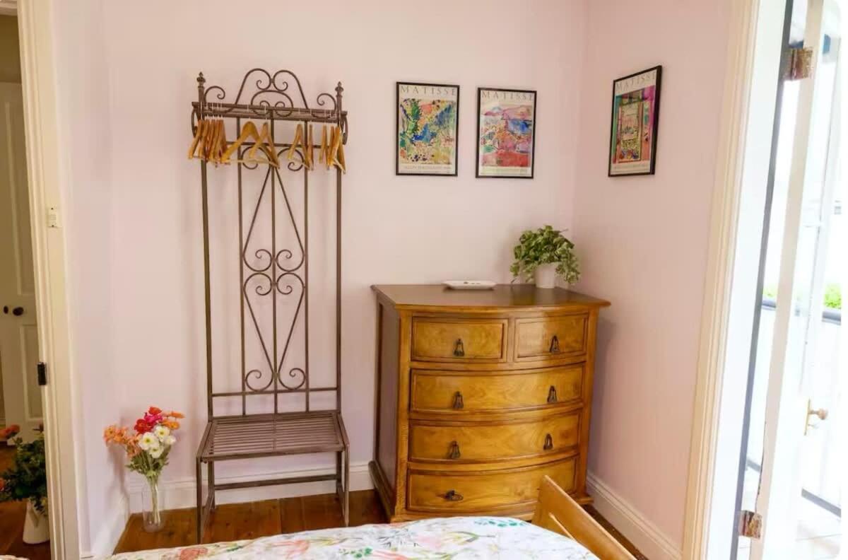 Charm & History 3bdr & Garden Close To Harbour Views * Sydney