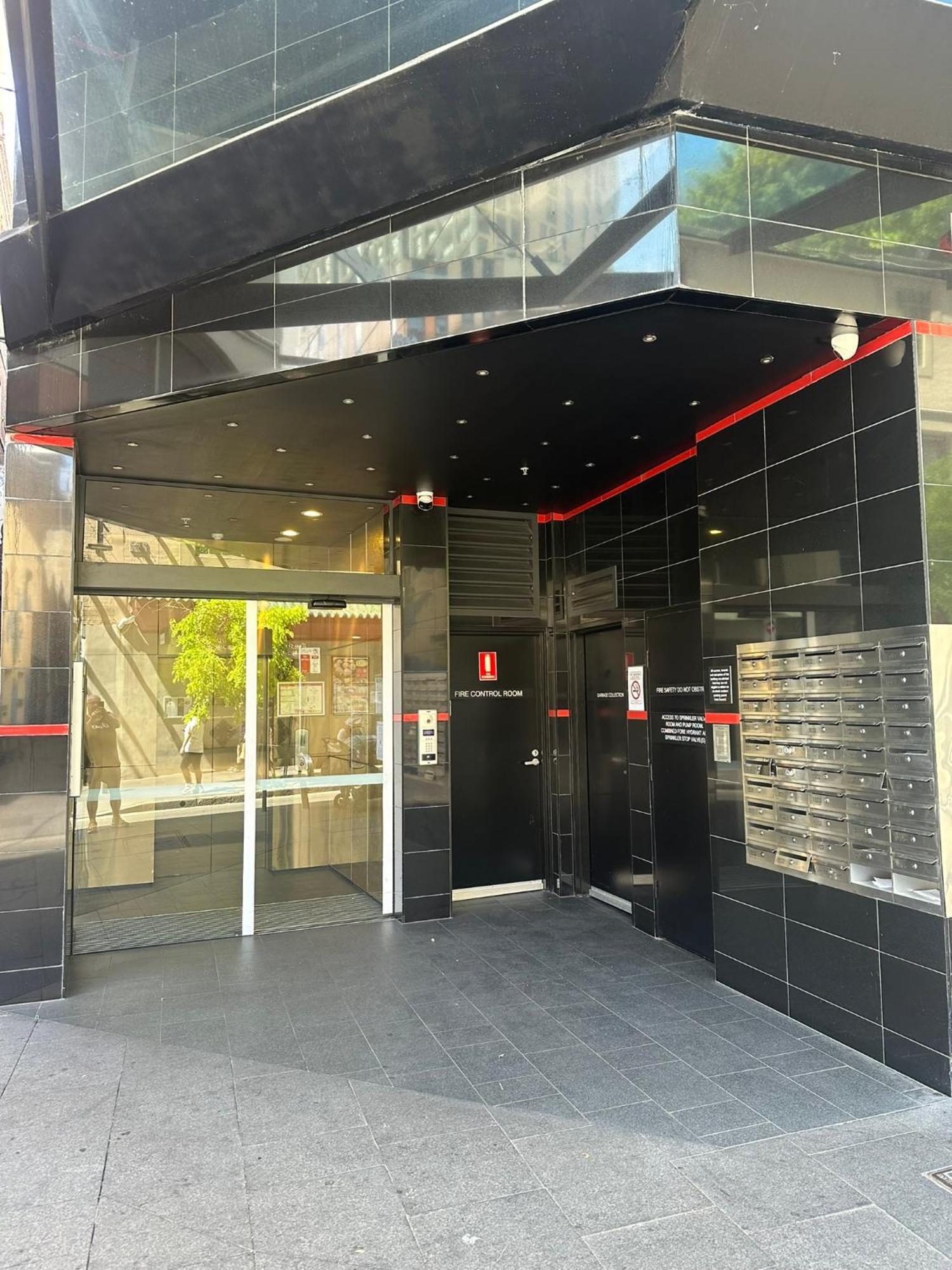 Stylish 1 Bedroom Location Apartment *