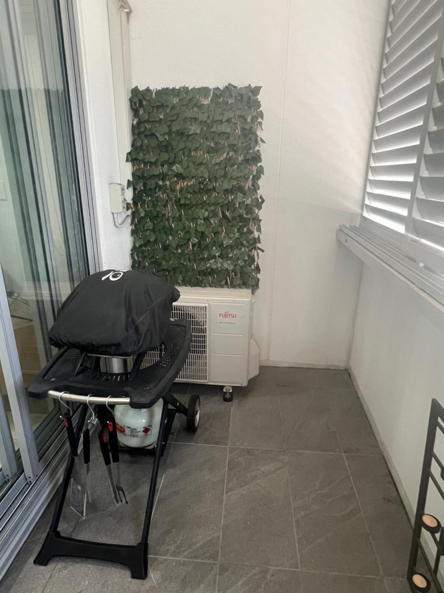 Apartment One Bedroom Oasis In Strathfield *