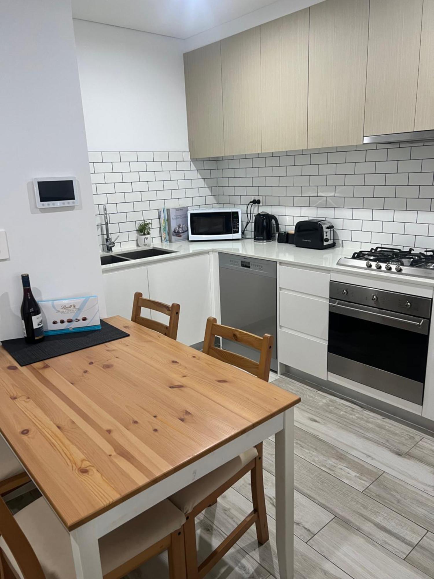 Apartment One Bedroom Oasis In Strathfield *
