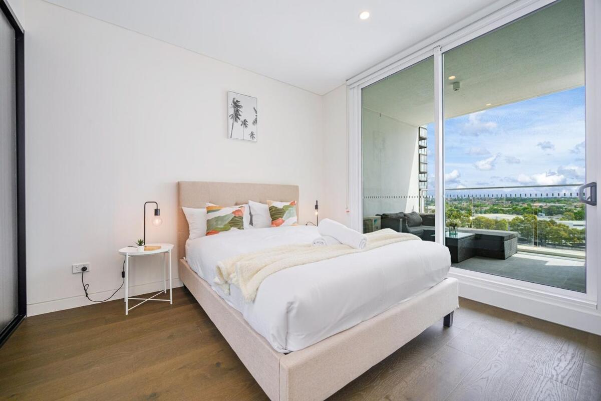 Olympic Park Modern Near Train Shops With Pool Sidney