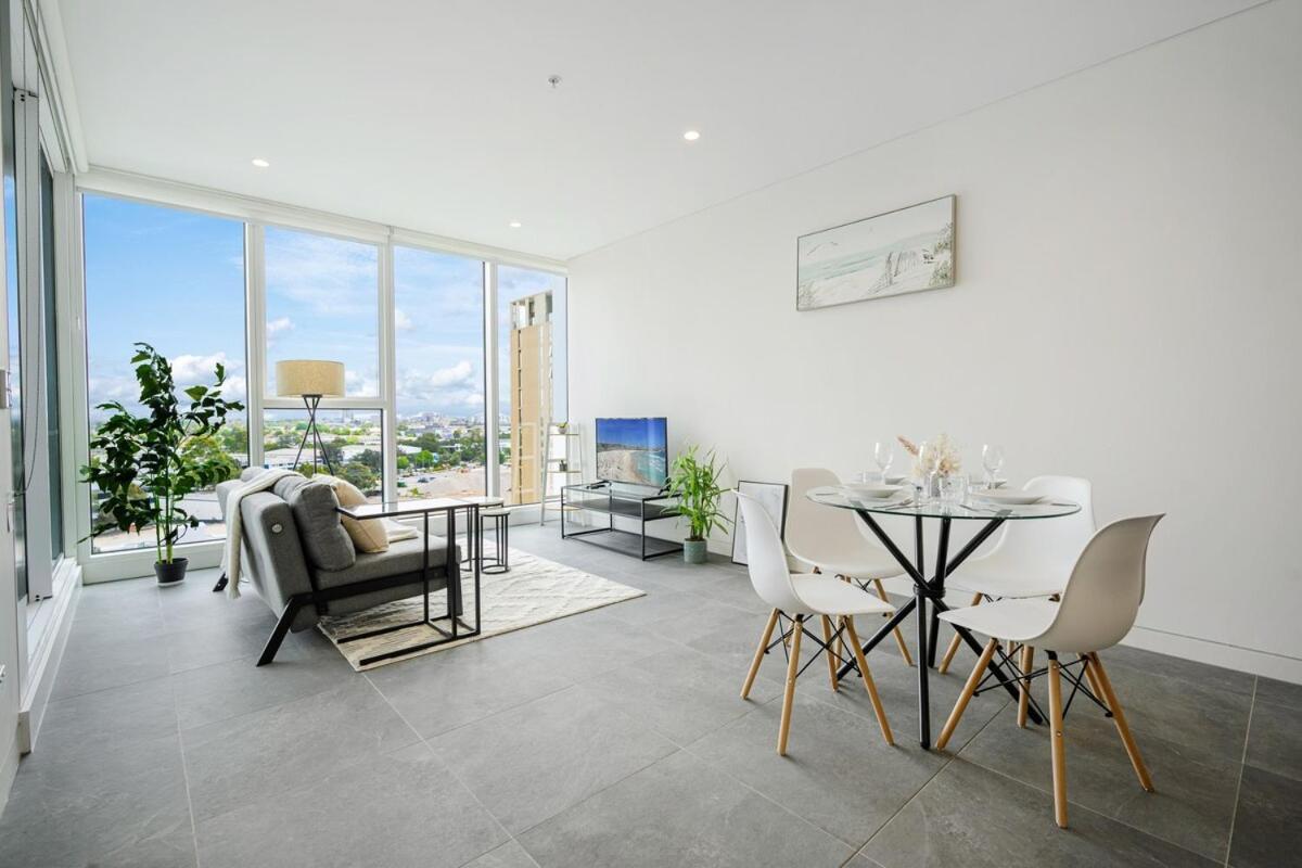 Olympic Park Modern Near Train Shops With Pool Apartamento