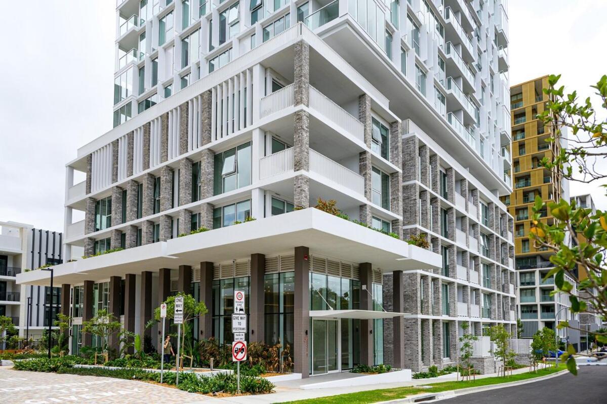Olympic Park Modern Near Train Shops With Pool Sidney