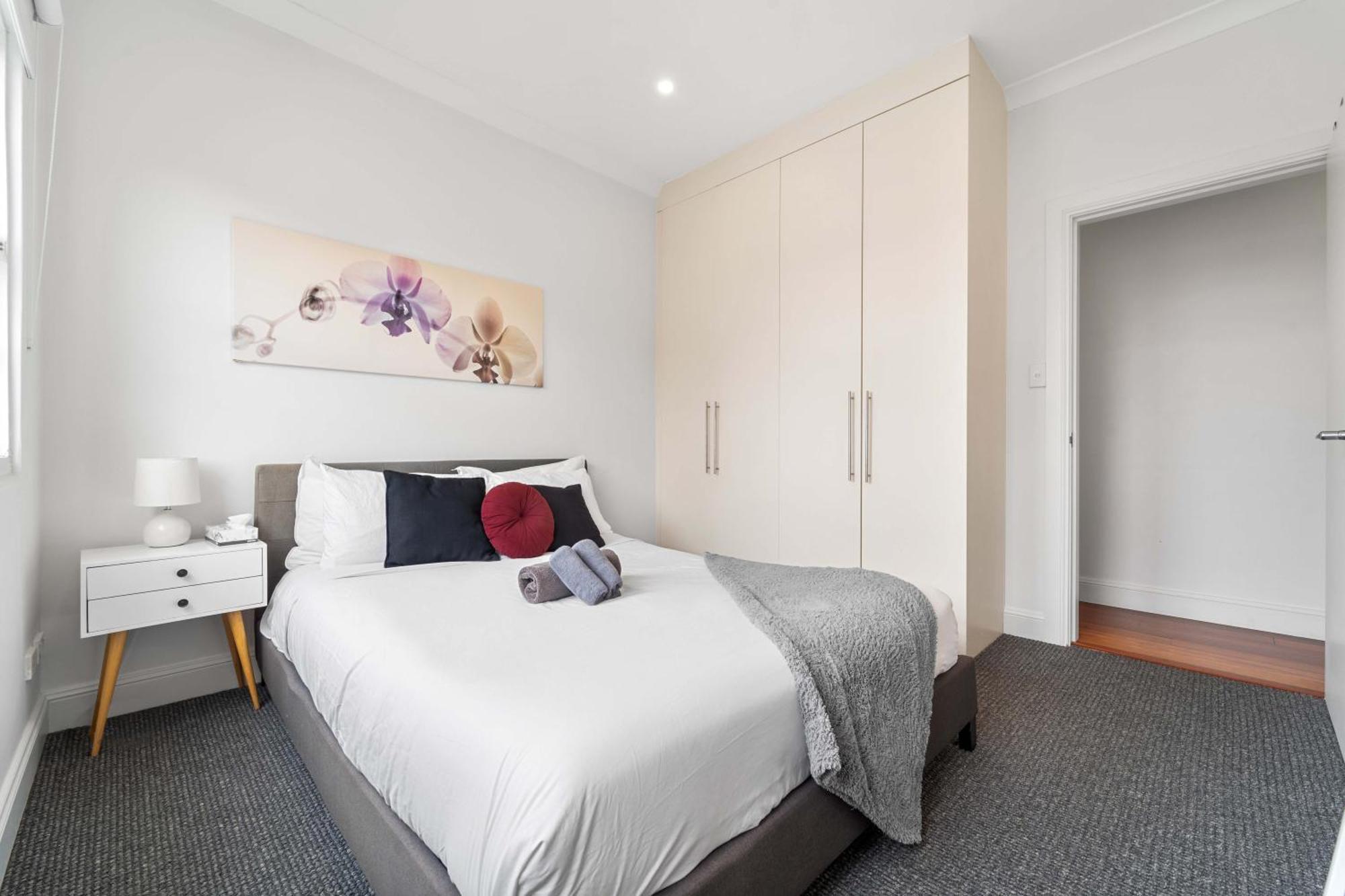 Breathtaking Harbour View Apartment Sydney