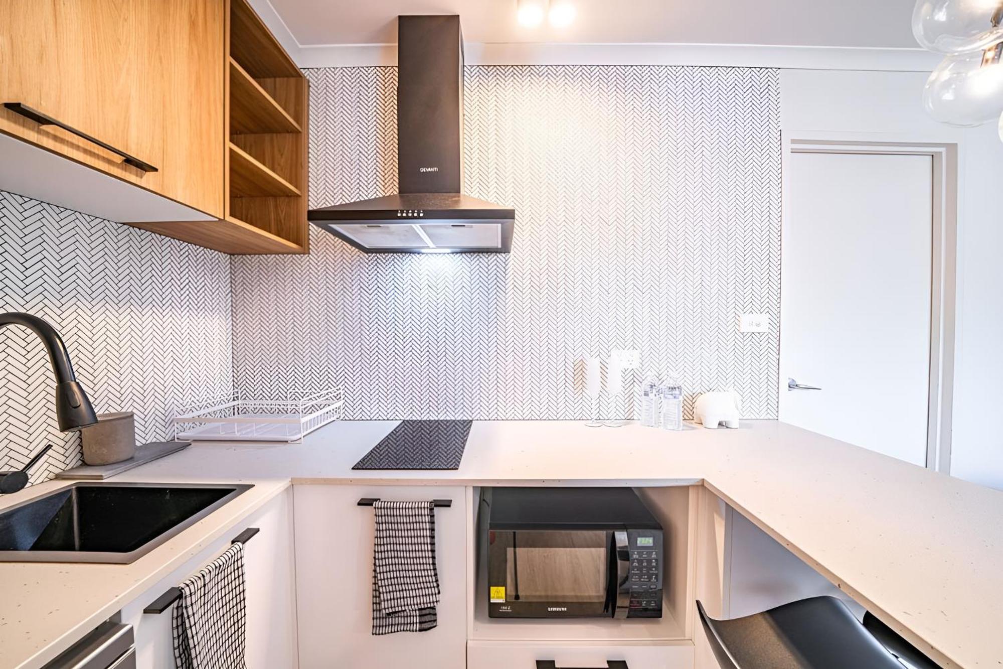 Bright 1br With On-site Gym I Sauna I Pool And Parking Sydney