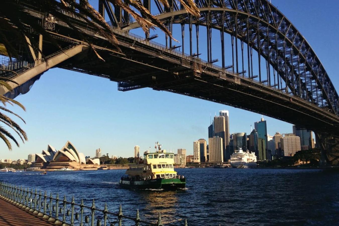 Breathtaking Harbour View Apartment Sydney