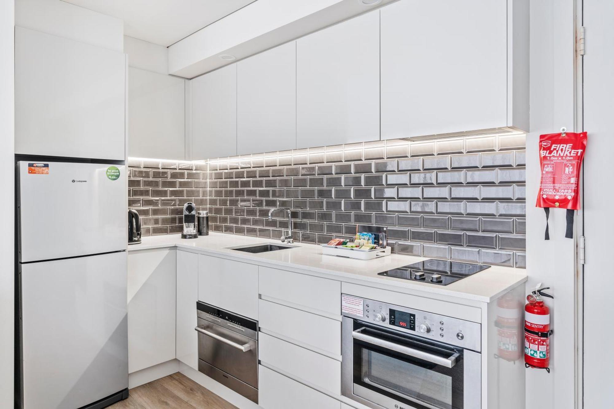 Apartment 'coastal Nest' Elegant Pad With Million-dollar Views