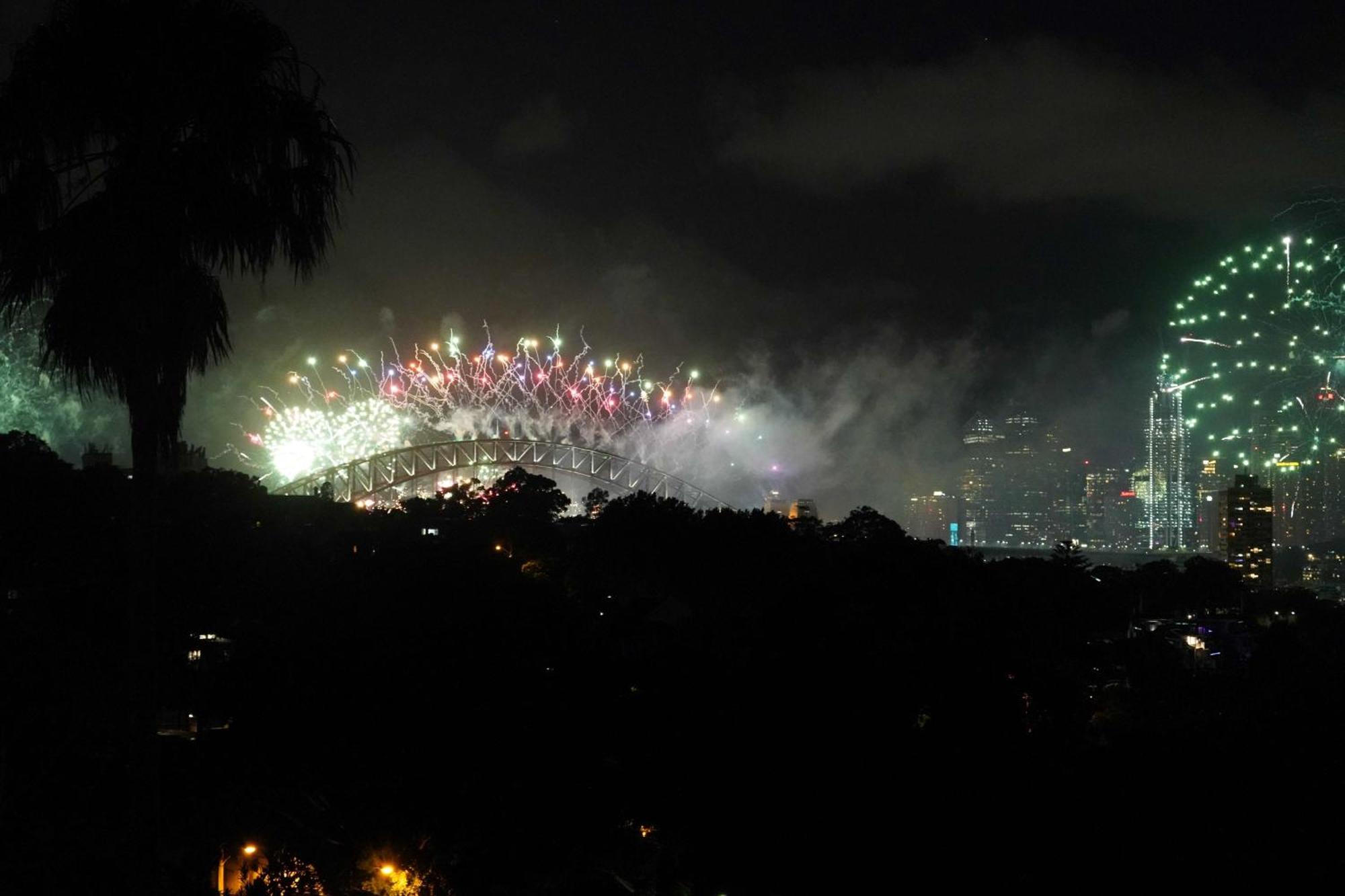 Fireworks,bridge, Darling Harbour View At Bathtubs Holiday home Sydney