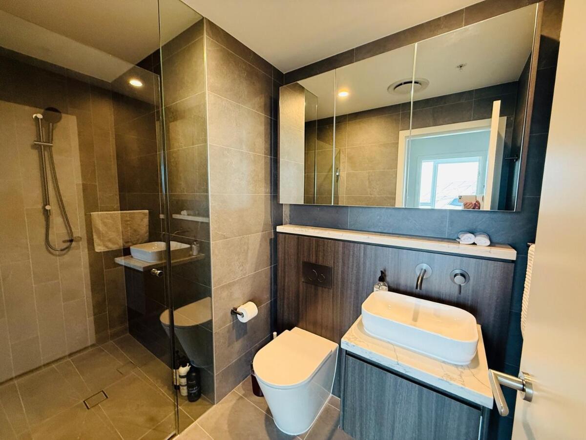 Apartment Olympic Park Gem 2 Bedroom Condo-parking, Pool Gym 10 Sydney